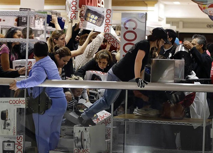Beware Of The Zombies On Black Friday (18 pics)