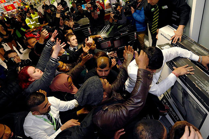 Beware Of The Zombies On Black Friday (18 pics)