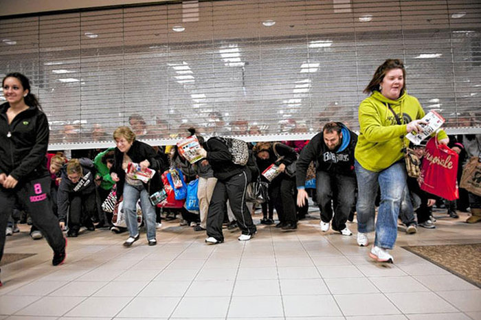 Beware Of The Zombies On Black Friday (18 pics)