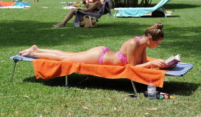 Take A Break And Enjoy Some Beautiful Babes In Bikinis (56 pics)