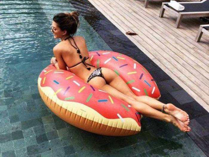 Take A Break And Enjoy Some Beautiful Babes In Bikinis (56 pics)
