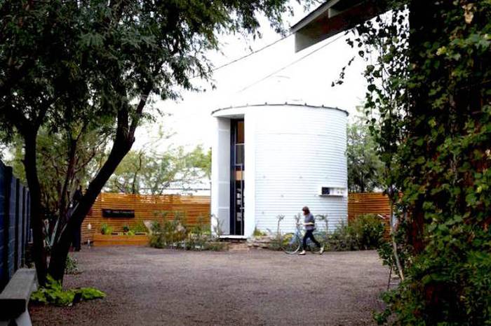 Crafty Architect Turns A 1955 Grain Solo Into A Classy Home (18 pics)