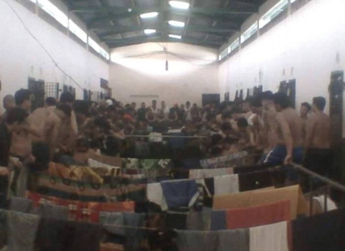 What Daily Life Is Like Inside Latin America's Toughest Prison (17 pics)