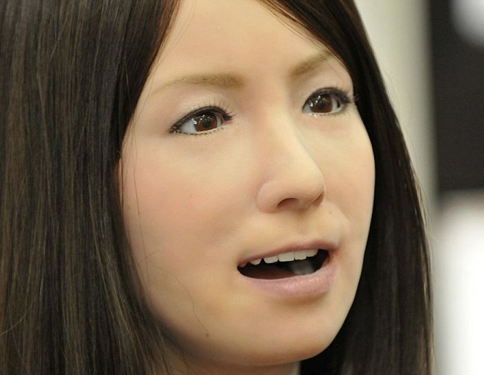 This Creepy Female Android From China Is So Lifelike It's Scary (4 pics)