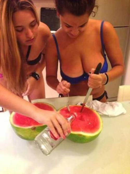 These Gorgeous Girls Definitely Know Their Way Around The Kitchen (53 pics)