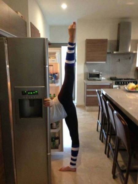 These Gorgeous Girls Definitely Know Their Way Around The Kitchen (53 pics)