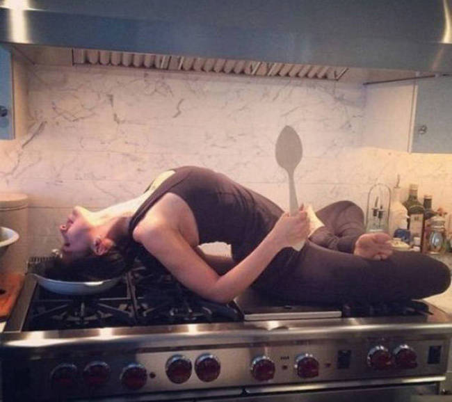 These Gorgeous Girls Definitely Know Their Way Around The Kitchen (53 pics)