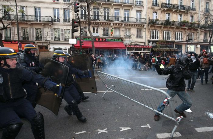 Paris Uses Shoes To Protest (11 pics)