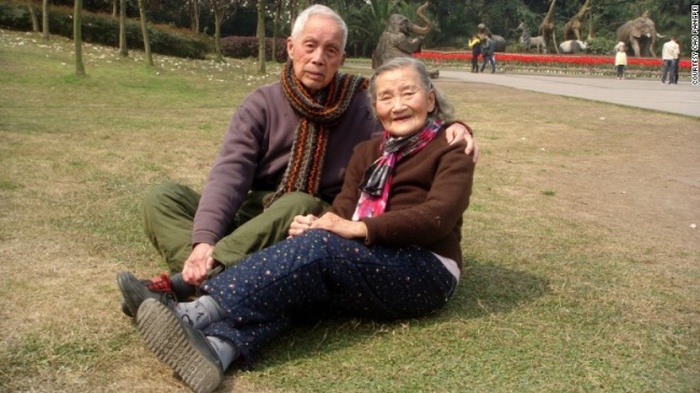 70 Years Later This Couple Recreated Their Wedding Day (7 pics)