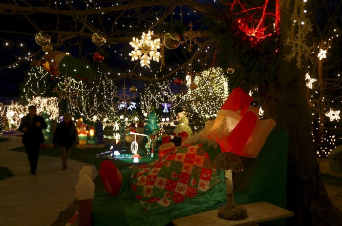 This Is What Over Half A Million Christmas Lights Look Like (11 pics)