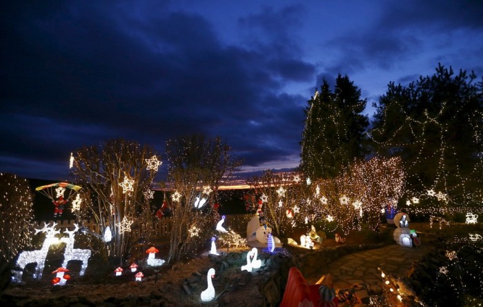 This Is What Over Half A Million Christmas Lights Look Like (11 pics)