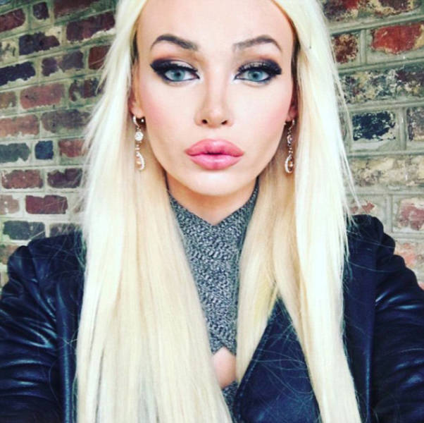 She Might Look Like Just Another Blonde Barbie But This Girl Has Brains Too (15 pics)