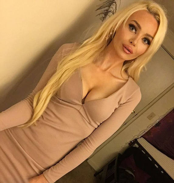 She Might Look Like Just Another Blonde Barbie But This Girl Has Brains Too (15 pics)