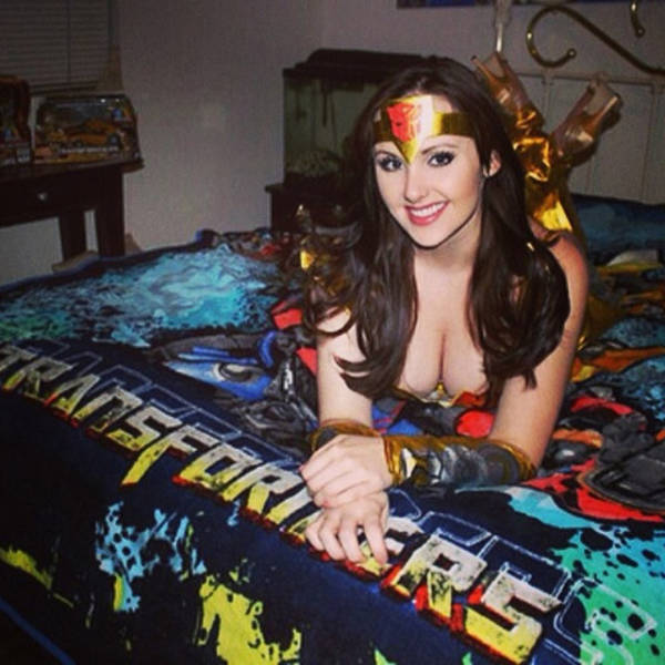 Screen Team’s Angie Griffin Is The Hottest Cosplayer On The Scene (35 pics)