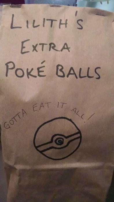 Awesome Mom Leaves Epic Messages On Her Daughter's Lunch Bag (21 pics)