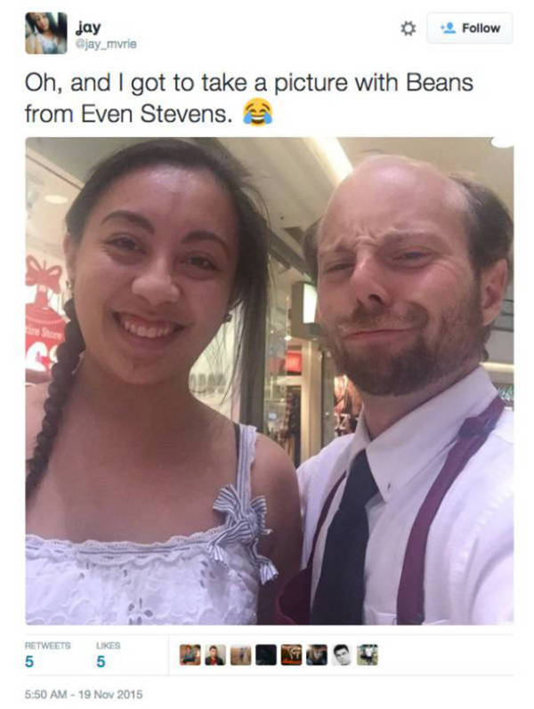 Beans From Even Stevens Now Works As Santa's Helper At A Mall (10 pics)