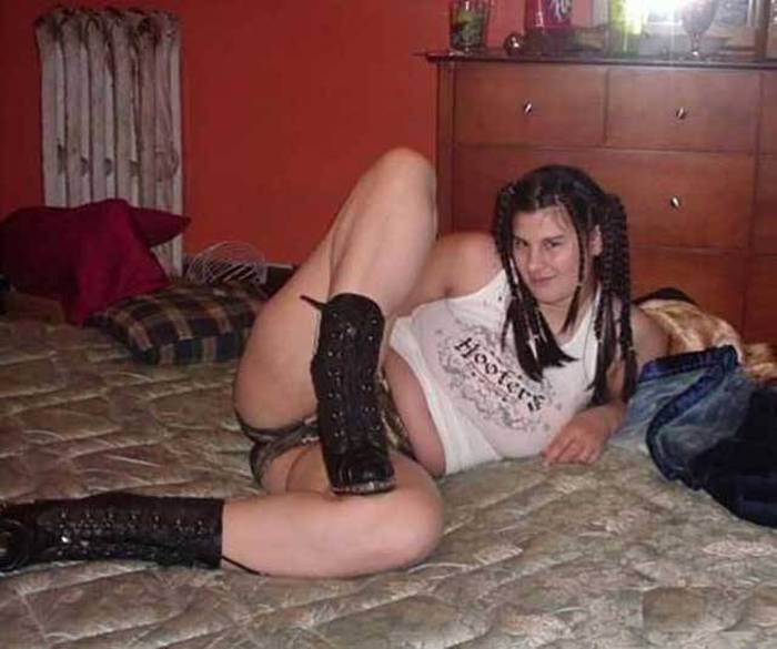 Girls Who Tried To Be Sexy But Failed Horribly (40 pics)