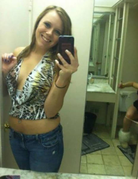 Girls Who Tried To Be Sexy But Failed Horribly (40 pics)