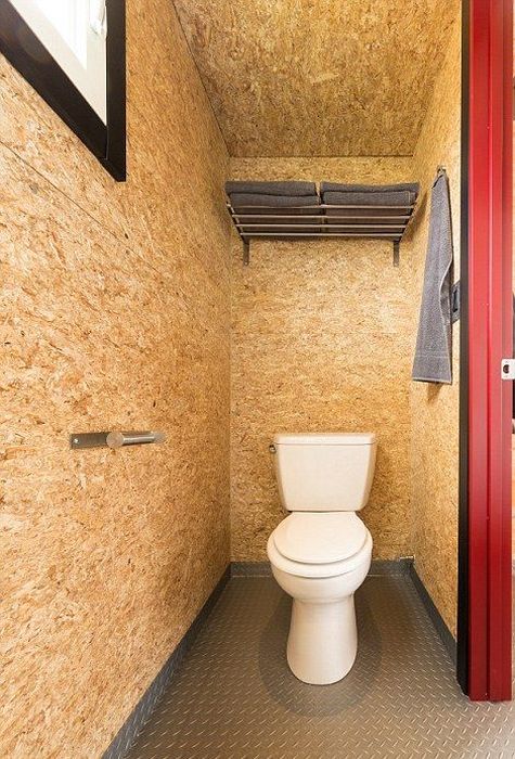 For $40,000 You Can Have The Ultimate Mobile Man Cave (10 pics)
