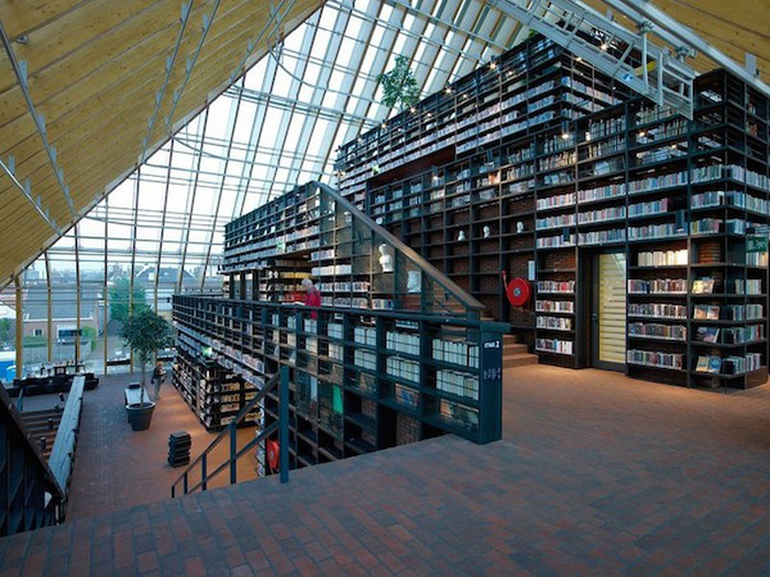 The Netherlands Has A Libary That's Like A Giant Mountain Of Books (10 pics)