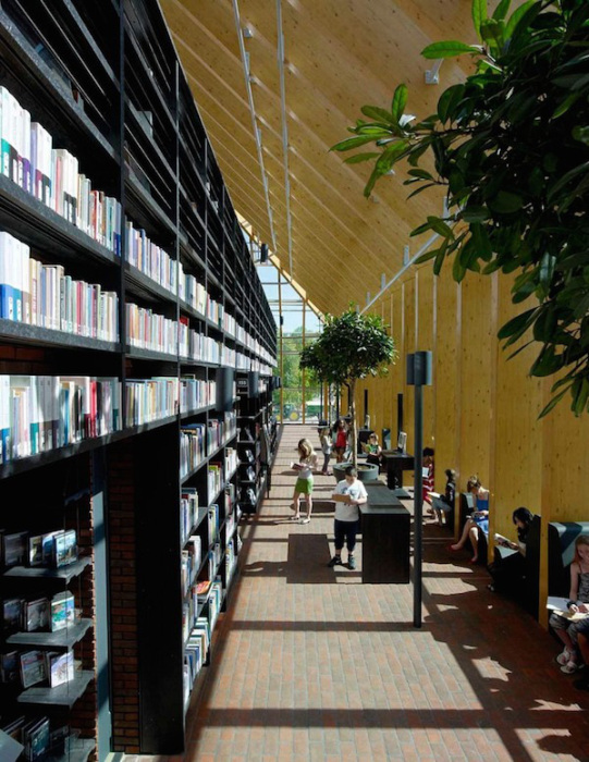 The Netherlands Has A Libary That's Like A Giant Mountain Of Books (10 pics)
