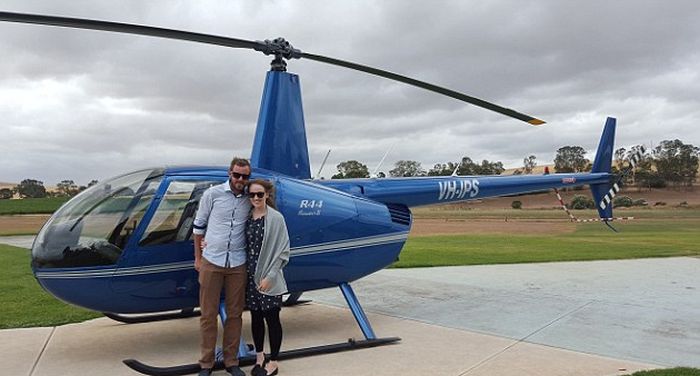 Australian Man Surprises Girlfriend With A Helicopter Ride And Marriage Proposal (4 pics)