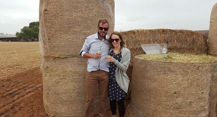 Australian Man Surprises Girlfriend With A Helicopter Ride And Marriage Proposal (4 pics)