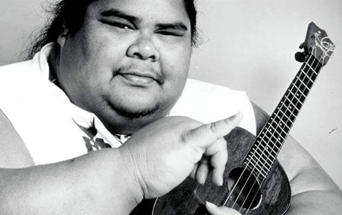 The True Story Of Israel Kamakawiwo'ole's Late Night Recording Session (2 pics)