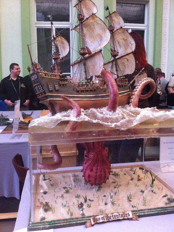 An Octopus Attack Has Never Looked So Artistic (4 pics)