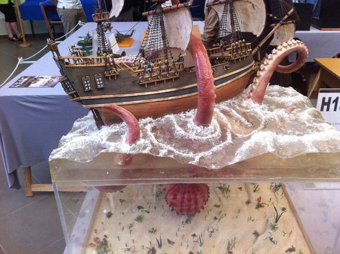 An Octopus Attack Has Never Looked So Artistic (4 pics)