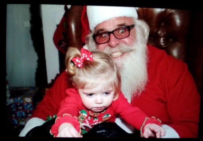 Photos Of Santa That Will Fill You With Fear Not Holiday Cheer (21 pics)