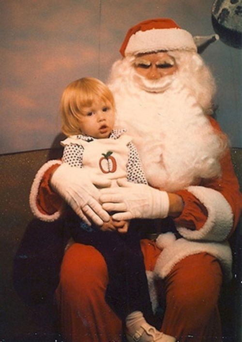 Photos Of Santa That Will Fill You With Fear Not Holiday Cheer (21 pics)