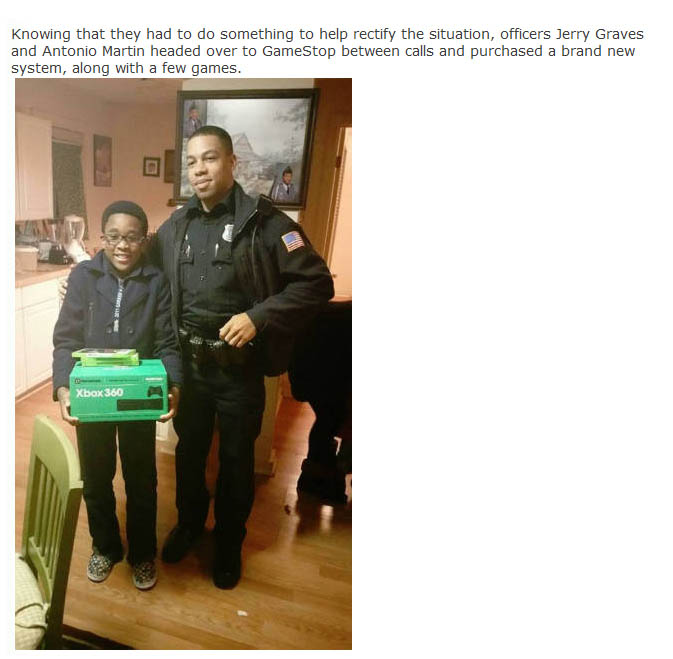 Two Police Officers Stepped Up When This Young Boy’s Xbox Got Stolen  (4 pics)