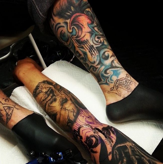 Meet Brian Tagalog The Man Who Creates Tattoos With His Feet (7 pics)