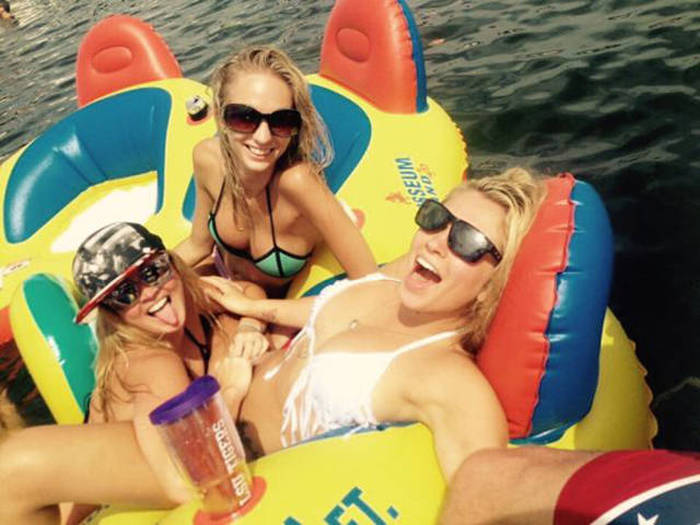 Alcohol Helps Create Fun Nights And Miserable Mornings (50 pics)