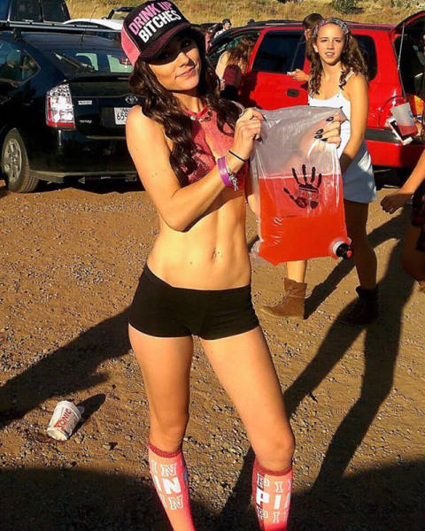 Alcohol Helps Create Fun Nights And Miserable Mornings (50 pics)