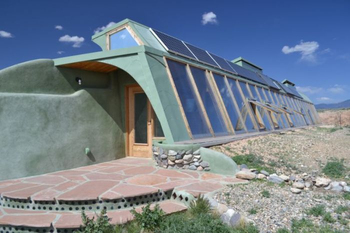 Everyone Wants To Live In An Earthship (16 pics)