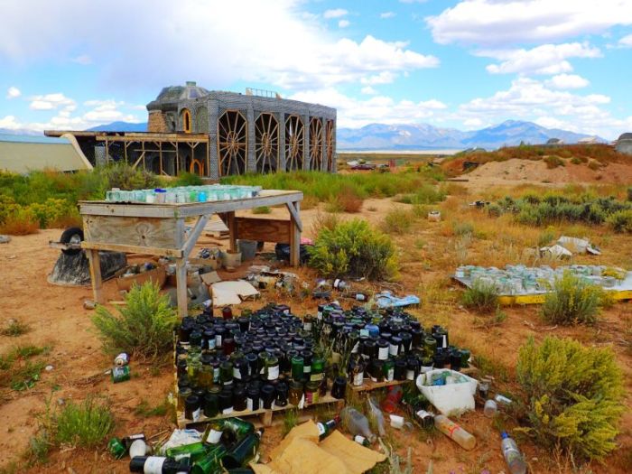 Everyone Wants To Live In An Earthship (16 pics)