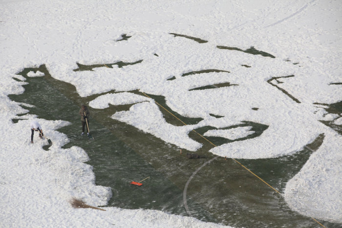Students Use Snow To Create A Massive Portrait Of Marilyn Monroe (5 pics)