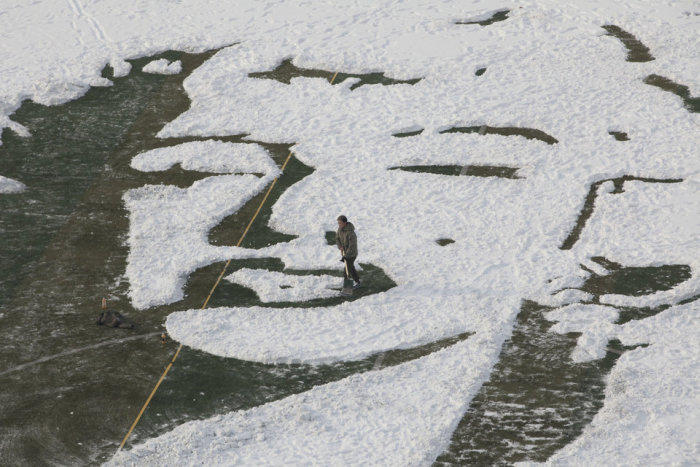 Students Use Snow To Create A Massive Portrait Of Marilyn Monroe (5 pics)