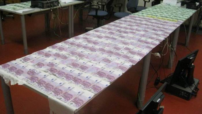  Two Lucky Men Found 100,000 Euros In The Danube River (7 pics)