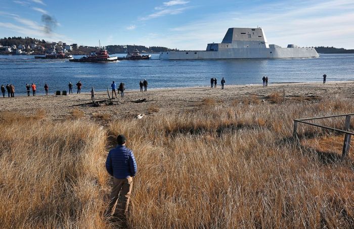 The US Navy's Newest Stealth Destroyer Is Their Largest Ever (9 pics)