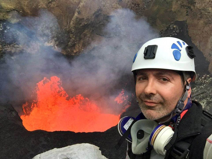 Brave Man Takes A Selfie On An Active Volcano (4 pics)