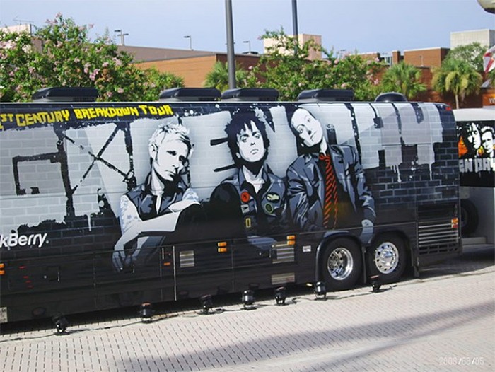 See How The World's Most Famous Rock Stars Get From Place To Place (27 pics)