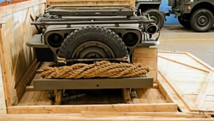 These People Found A Jeep In A Crate (9 pics)