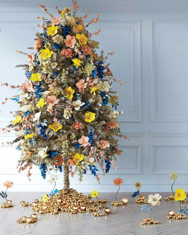 People Are Making Their Christmas Trees Beautiful By Using Flowers (23 pics)
