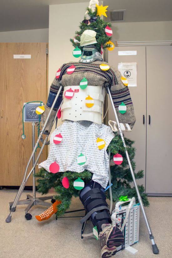 These Hospital Workers Came Up With Some Very Creative Christmas Decorations (20 pics)