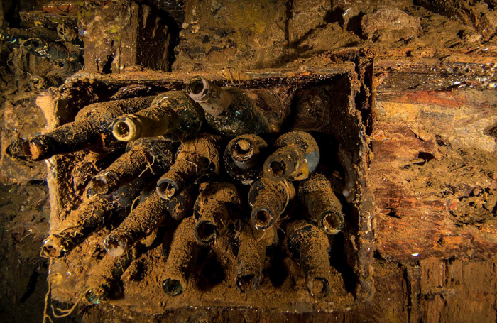 Take A Journey Through Japan's Underwater Graveyard (18 pics)