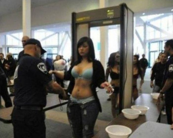 Lucky Guys Who Found Themselves In The Right Place At The Right Time (14 pics)