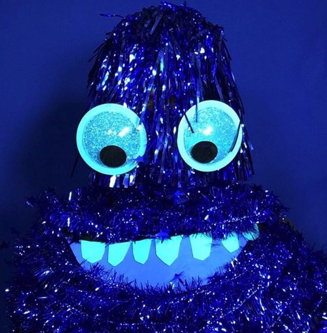 Meet The Man That Wore A Ridiculous Costume Every Day In 2015 (18 pics)